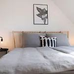 Kuestenbutze - Modernes Fuer 2 Mit Vollausgestatteter Kueche- Balkon- Ne By Interhome Mildstedt